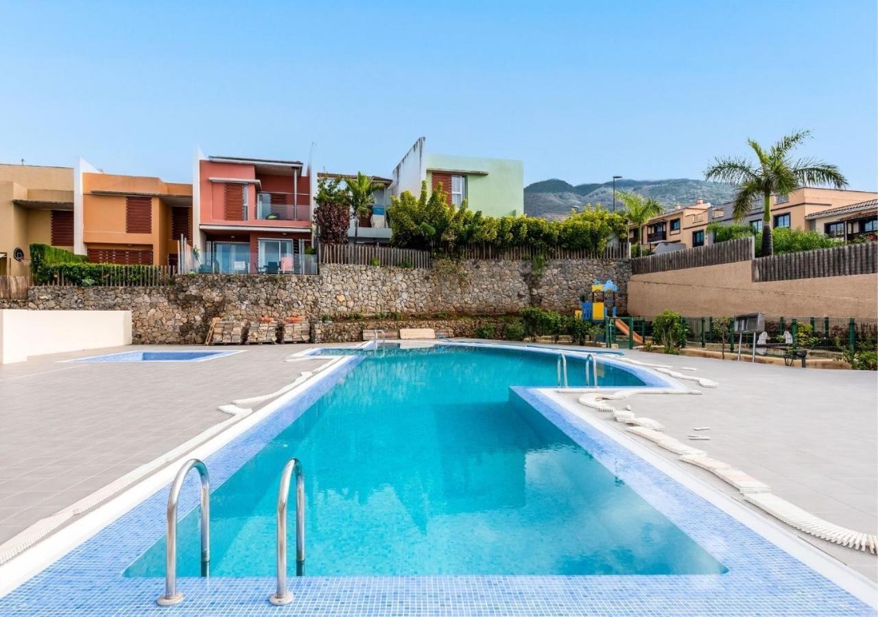 Вилла Family House With Patio And Communal Pool Санта-Урсула Экстерьер фото
